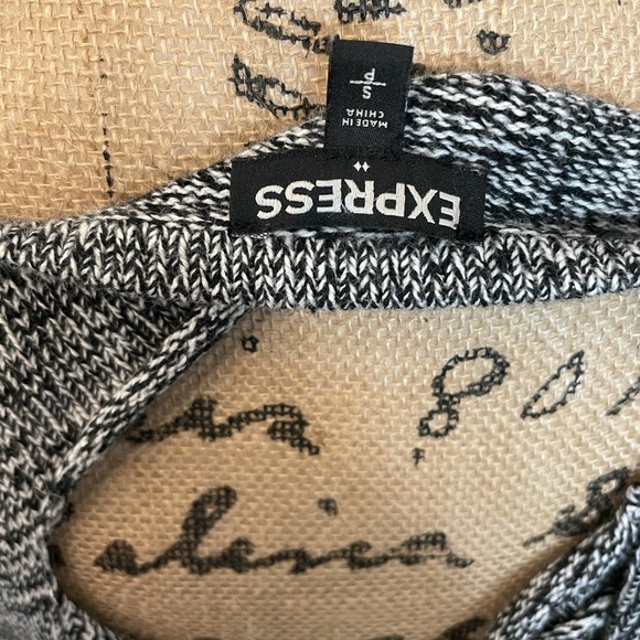 Express V-Sweater with back cut design - Picture 2 of 5